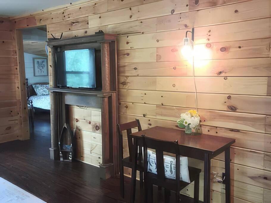 Cameron'S Cottage At The Lake Tallassee エクステリア 写真