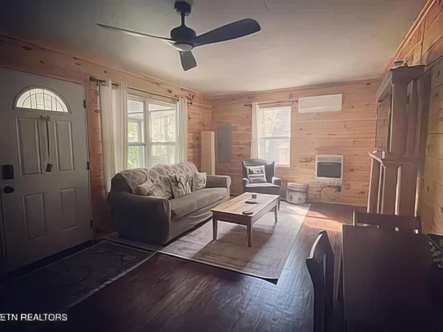 Cameron'S Cottage At The Lake Tallassee エクステリア 写真