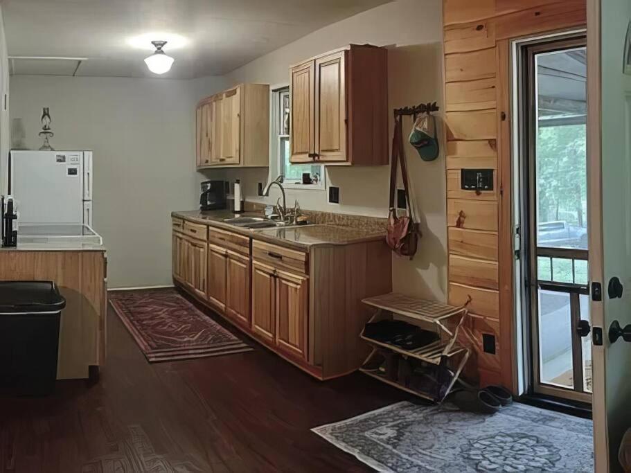 Cameron'S Cottage At The Lake Tallassee エクステリア 写真